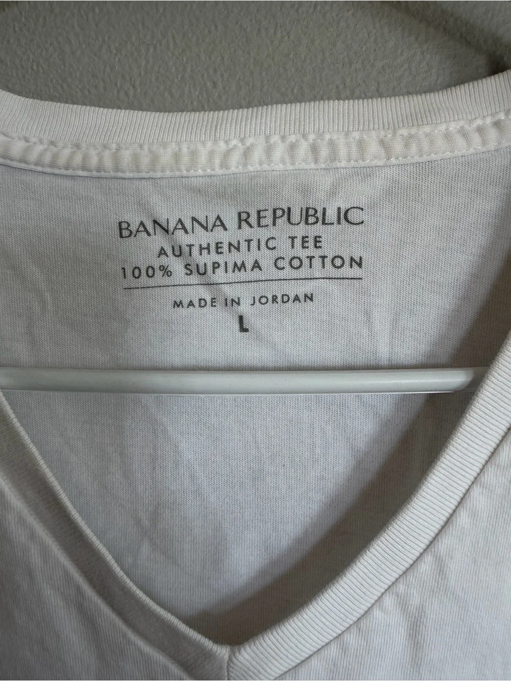 Banana Republic Supima Cotton White Vneck Tshirt L